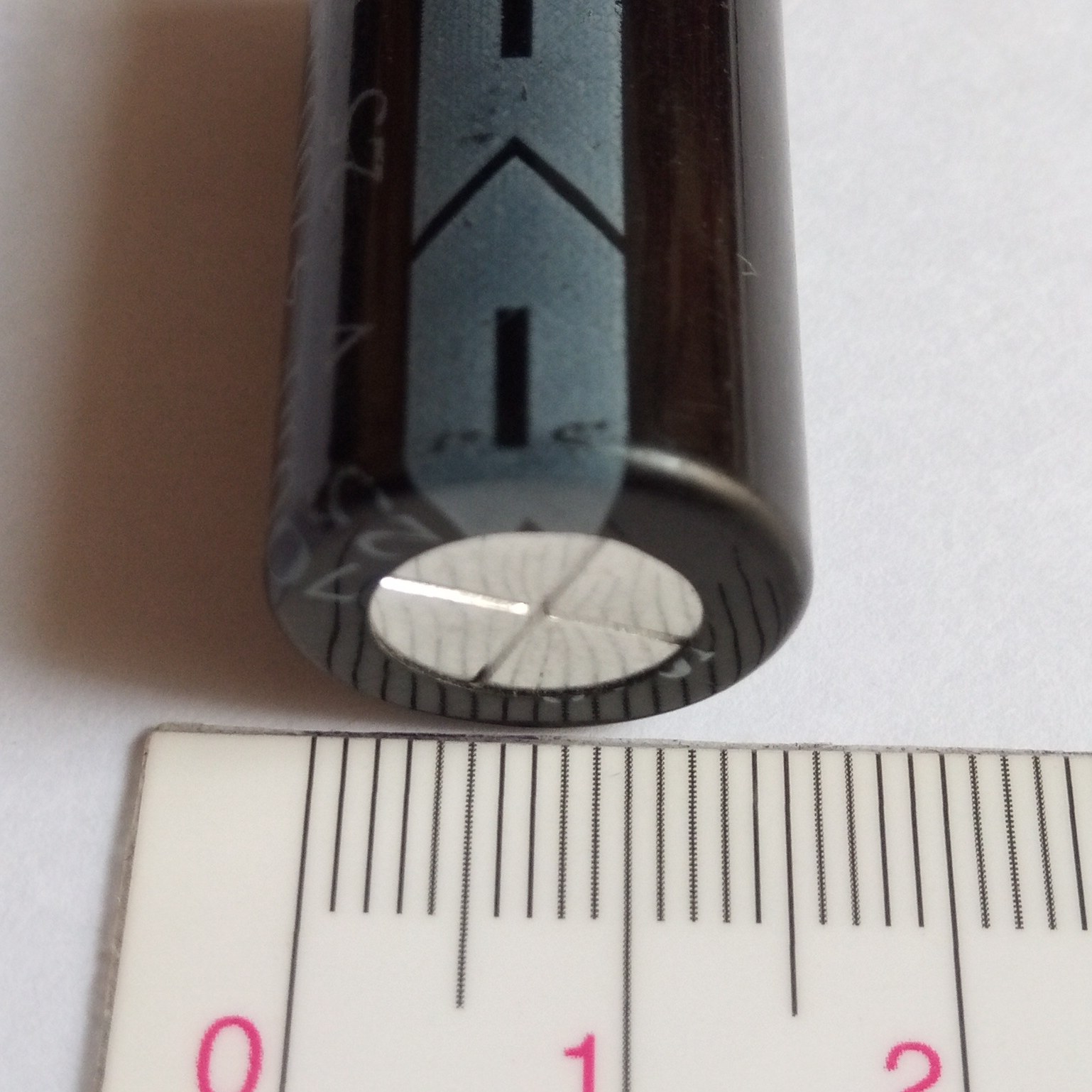خازن الکترولیتی 4700UF - 25V  باریک مارک huahong توان حرارتی 105 درجه اصل